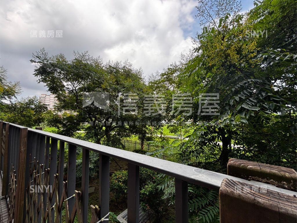 環宇市夾層雙坡平房屋室內格局與周邊環境