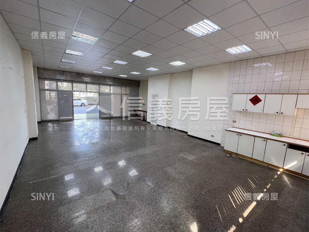 稀有大面寬店面房屋室內格局與周邊環境