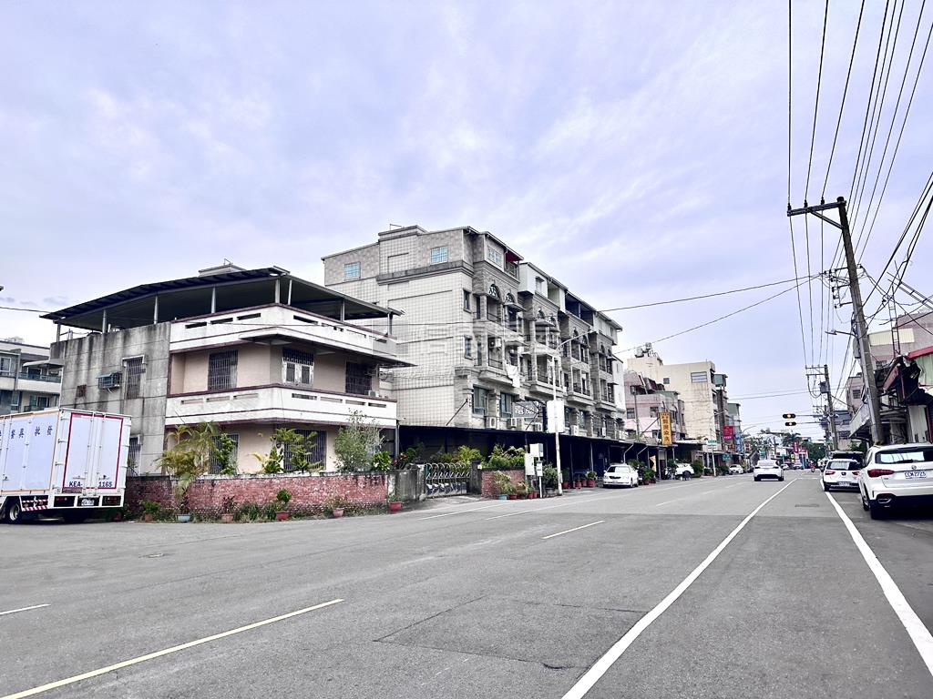 仁武正街成家車庫透天房屋室內格局與周邊環境