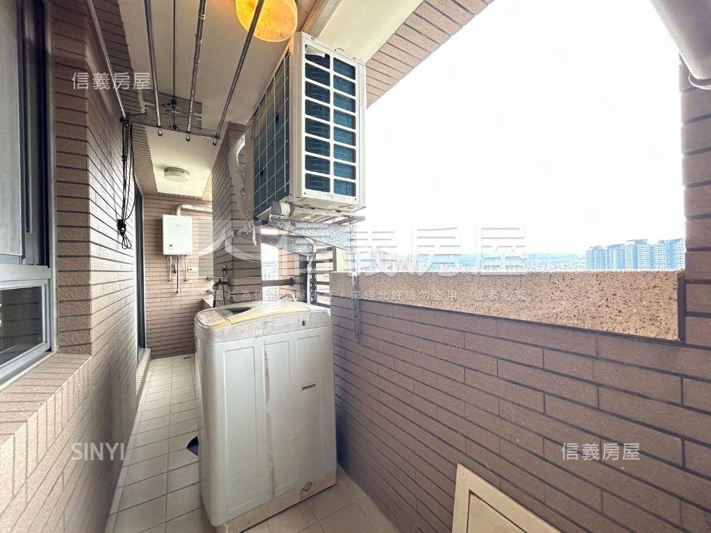 中港首璽一房高樓機上車位房屋室內格局與周邊環境