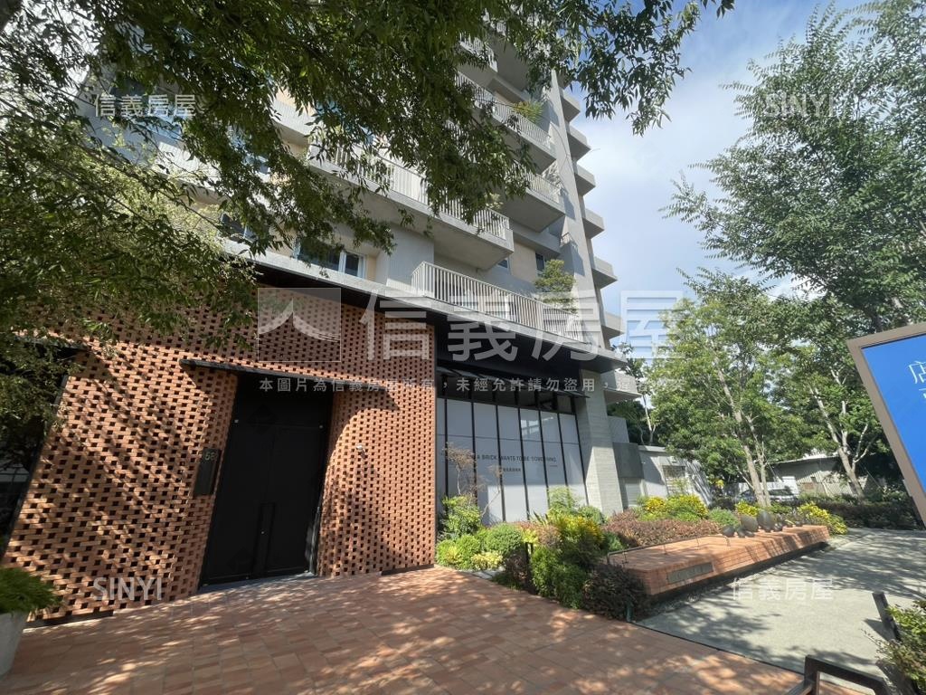 近高鐵大面寬適診所店面房屋室內格局與周邊環境
