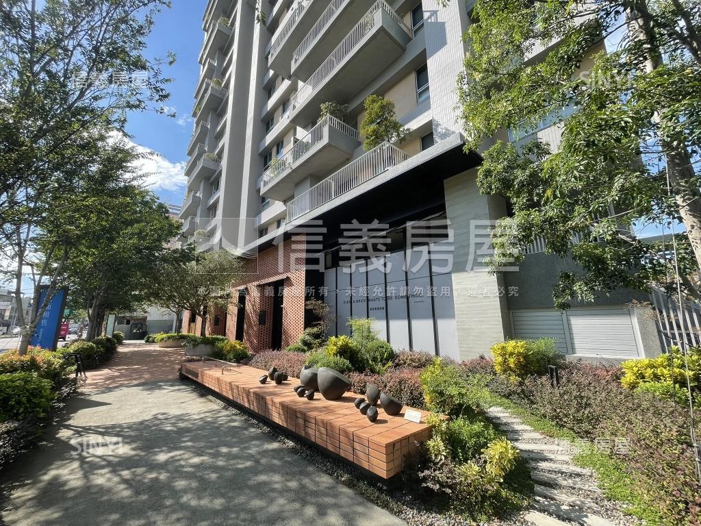 近高鐵大面寬適診所店面房屋室內格局與周邊環境