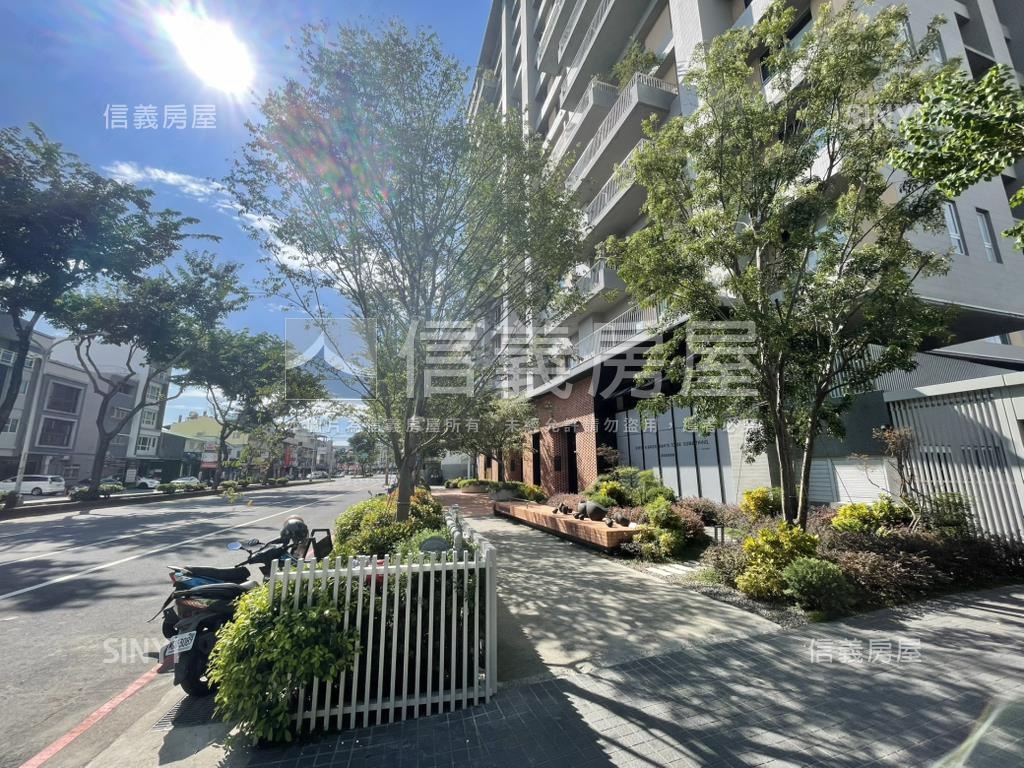 近高鐵大面寬適診所店面房屋室內格局與周邊環境