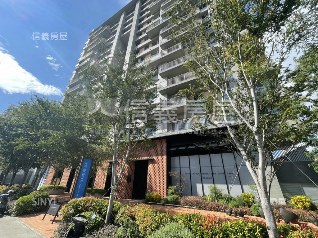 近高鐵大面寬適診所店面房屋室內格局與周邊環境