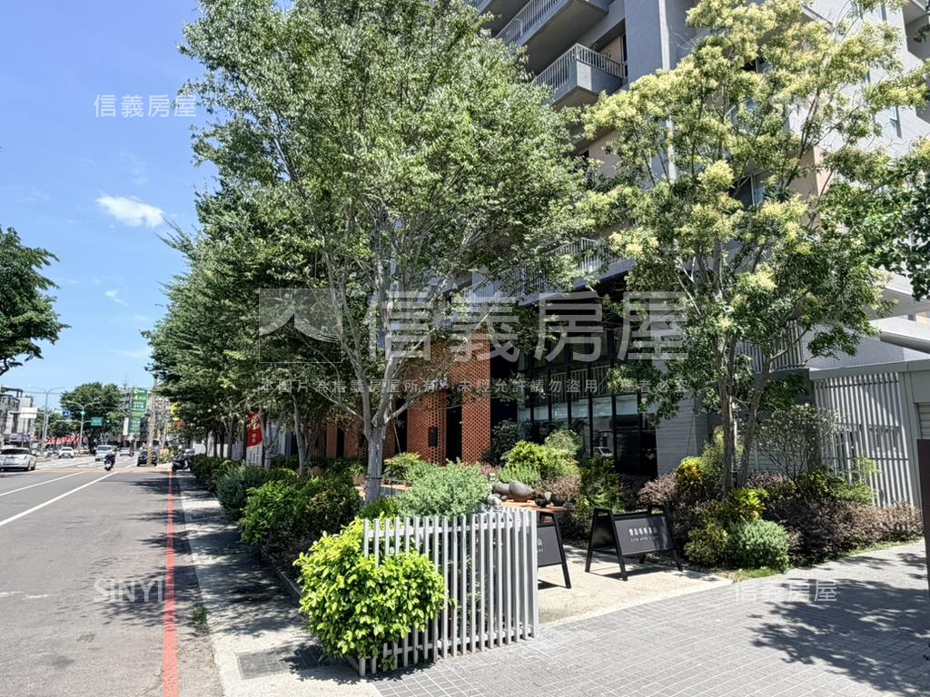 全新近高鐵大面寬漂亮店面房屋室內格局與周邊環境