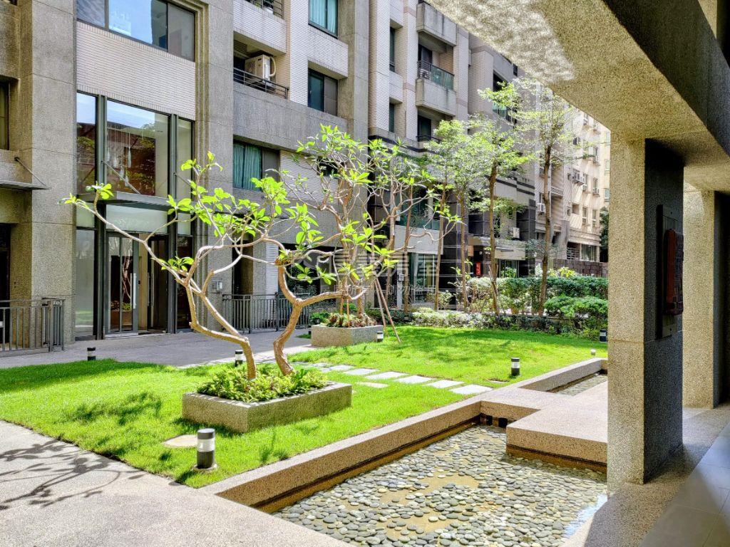 美術館公園景觀平車美宅房屋室內格局與周邊環境