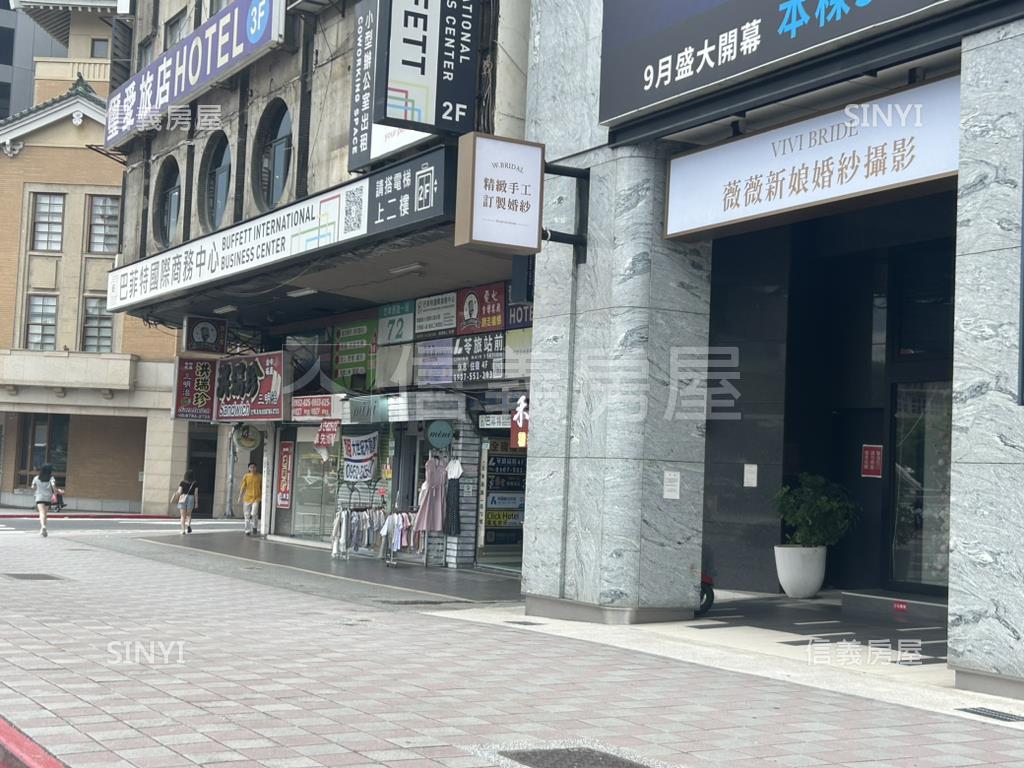 台北忠孝站前人潮金店面房屋室內格局與周邊環境