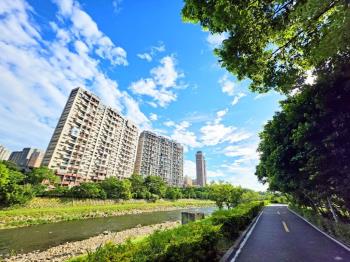 河濱公園旁．豐田樓中樓