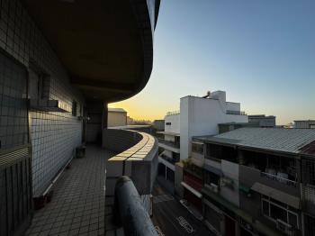 盡收河景賞晚霞大橋大三房