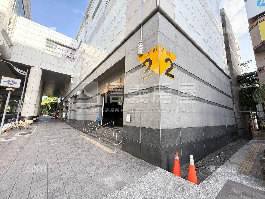 次高樓層方正電梯宅加車位房屋室內格局與周邊環境