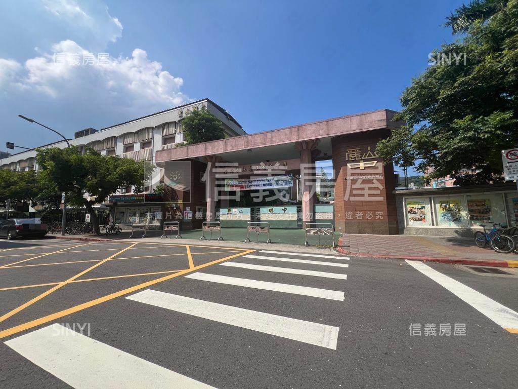 次高樓層方正電梯宅加車位房屋室內格局與周邊環境