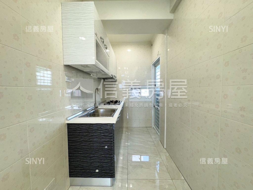 翻新精裝兩房平車小資成家房屋室內格局與周邊環境