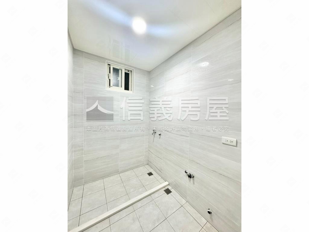 【一樓】邊間三房方便停車房屋室內格局與周邊環境