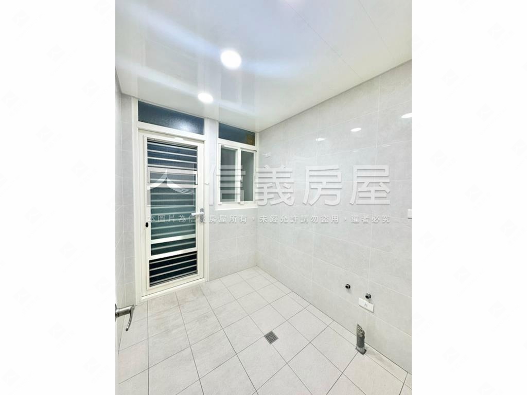 【一樓】邊間三房方便停車房屋室內格局與周邊環境