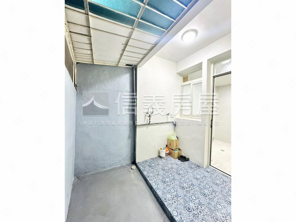 【一樓】邊間三房方便停車房屋室內格局與周邊環境