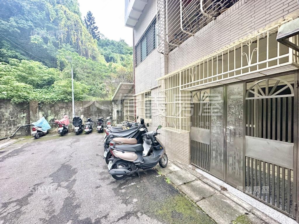 【一樓】邊間三房方便停車房屋室內格局與周邊環境