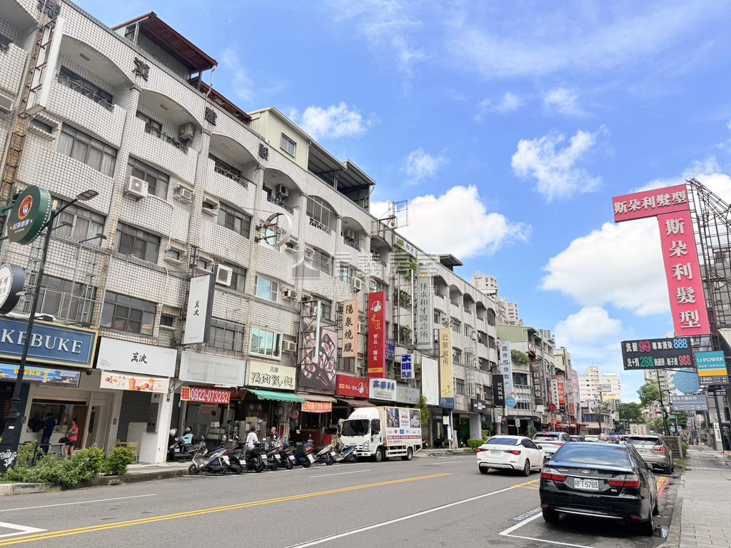 河堤·弘揚溫馨三房平車房屋室內格局與周邊環境