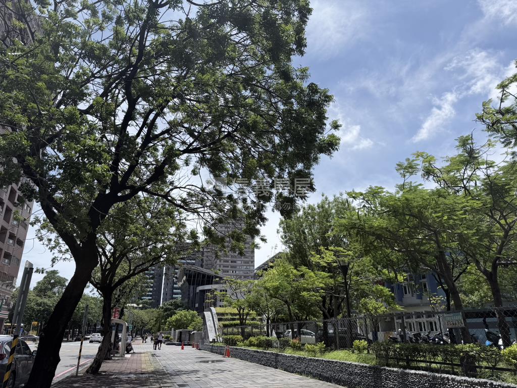 河堤·弘揚溫馨三房平車房屋室內格局與周邊環境