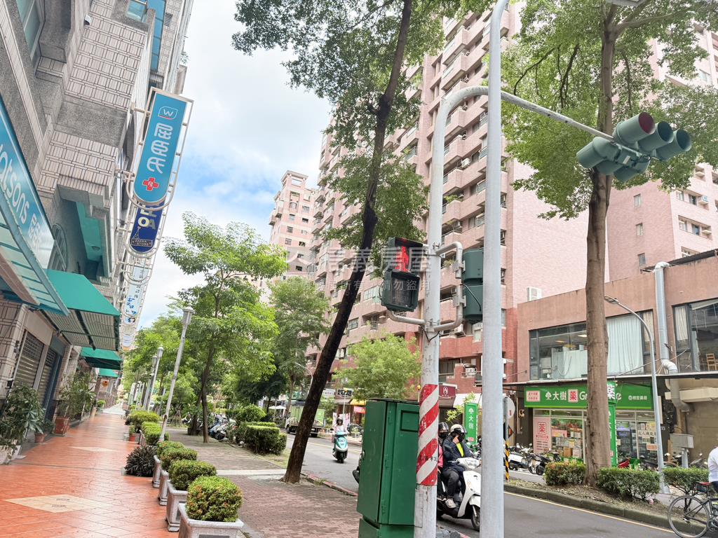 河堤·弘揚溫馨三房平車房屋室內格局與周邊環境
