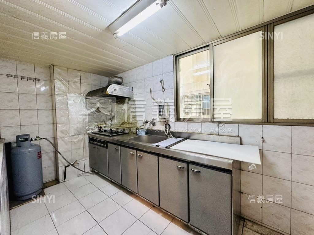 西賢優質邊間透天房屋室內格局與周邊環境