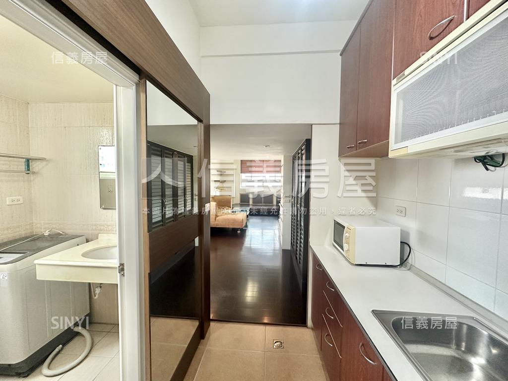 台茂旁稀有套房車位房屋室內格局與周邊環境