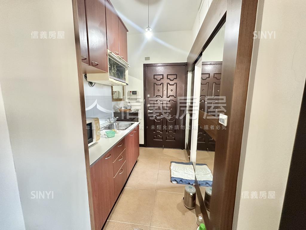 台茂旁稀有套房車位房屋室內格局與周邊環境