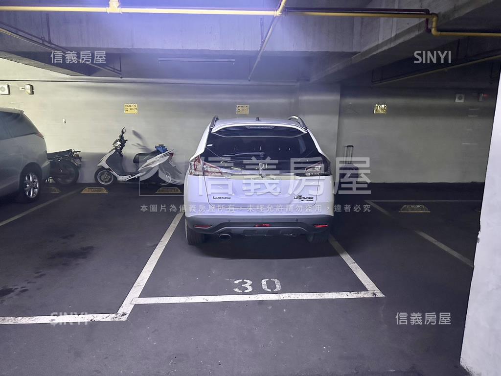 台茂旁稀有套房車位房屋室內格局與周邊環境