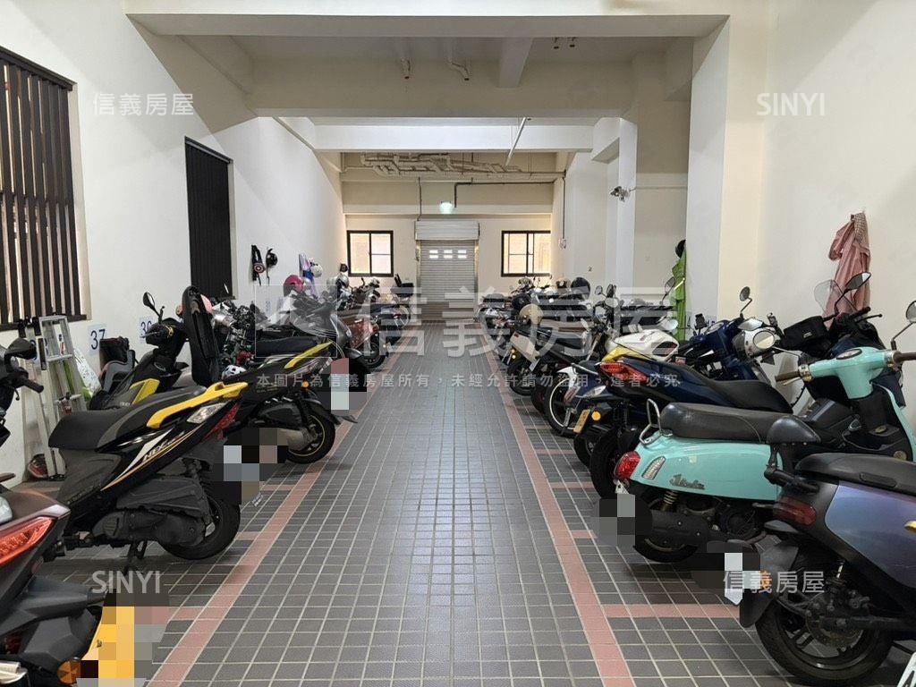 宏觀三房平面車位房屋室內格局與周邊環境