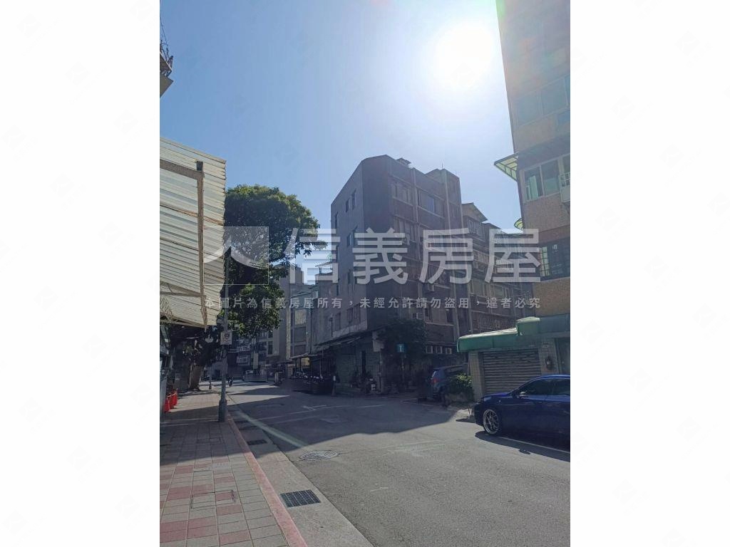 中正稀有大土地透天房屋室內格局與周邊環境