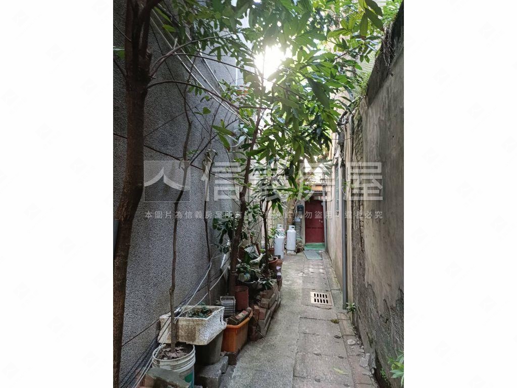 中正稀有大土地透天房屋室內格局與周邊環境