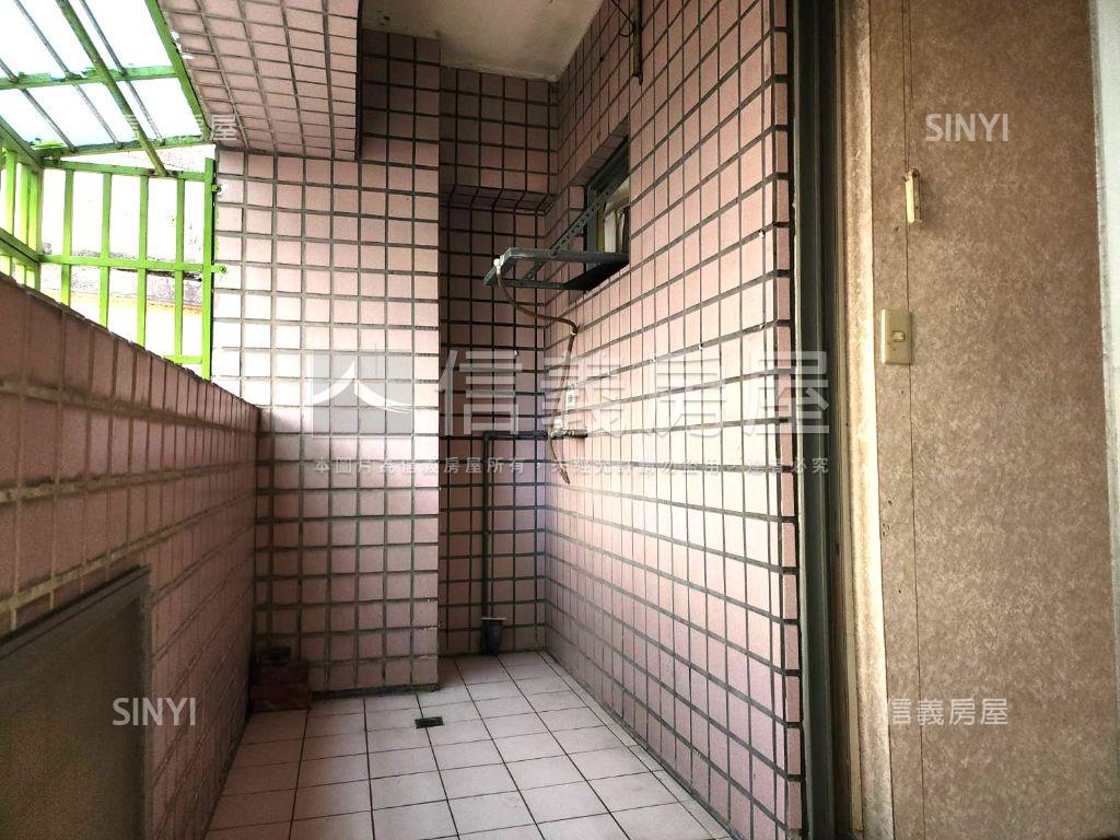 近未來體育園區金店面房屋室內格局與周邊環境
