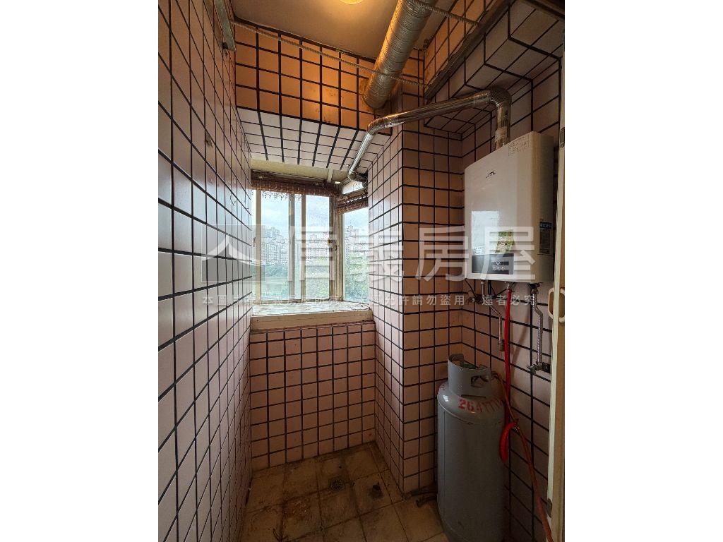 明峰湖景華廈小資次高樓房屋室內格局與周邊環境