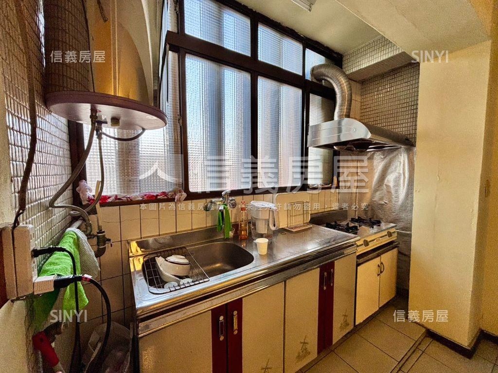 近育仁國小低公設大兩房房屋室內格局與周邊環境