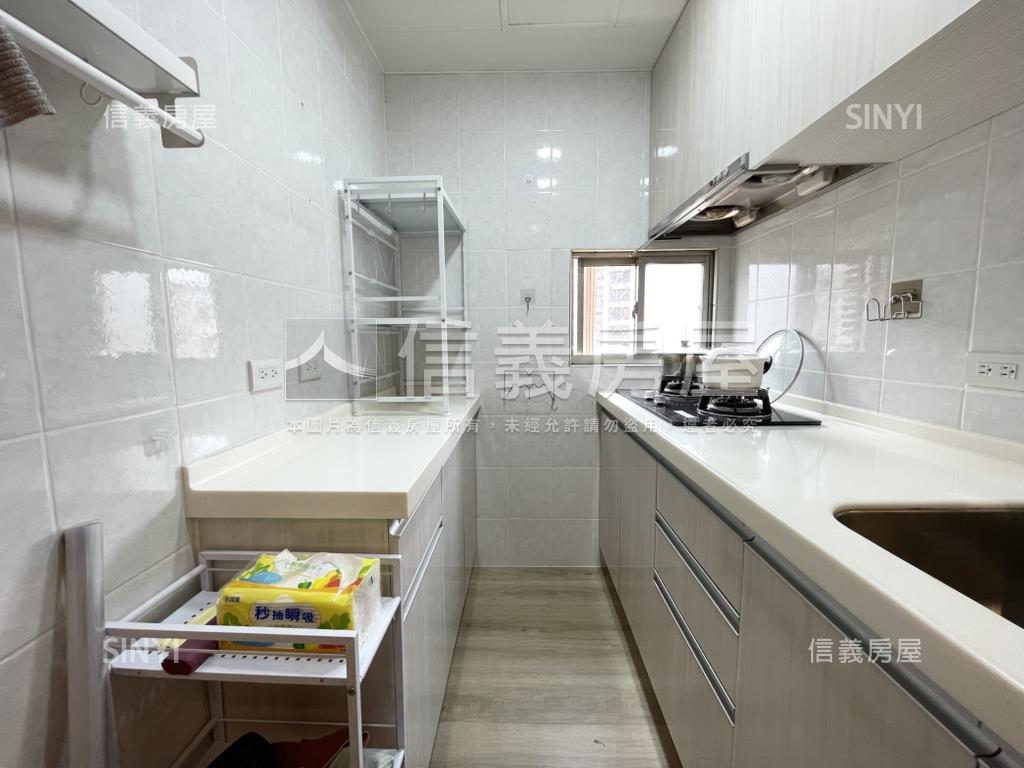 新邨～邊間採光電梯２房房屋室內格局與周邊環境