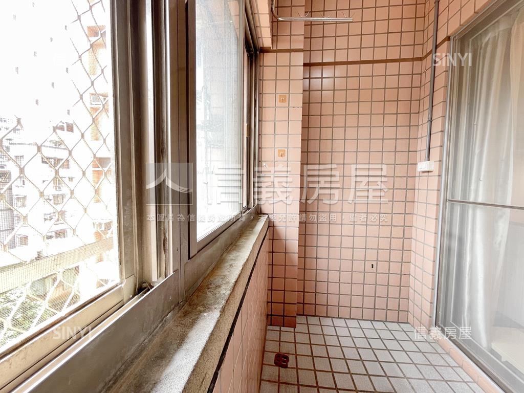 新邨～邊間採光電梯２房房屋室內格局與周邊環境