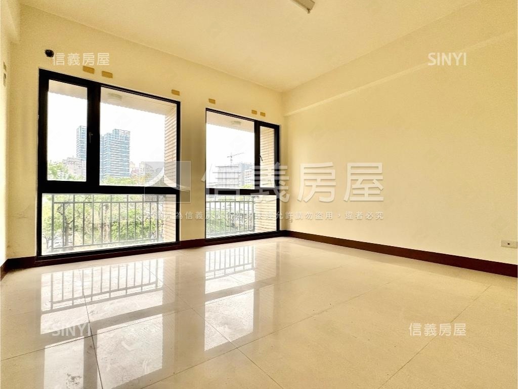 左營收租電梯透店房屋室內格局與周邊環境