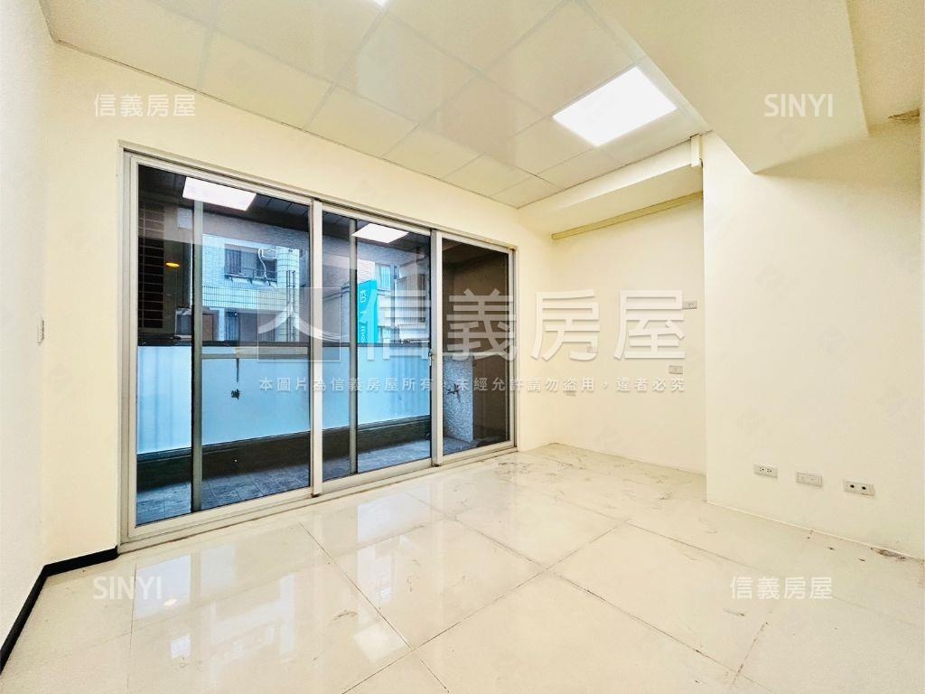 內湖捷運嶄新聚寶盆大店面房屋室內格局與周邊環境