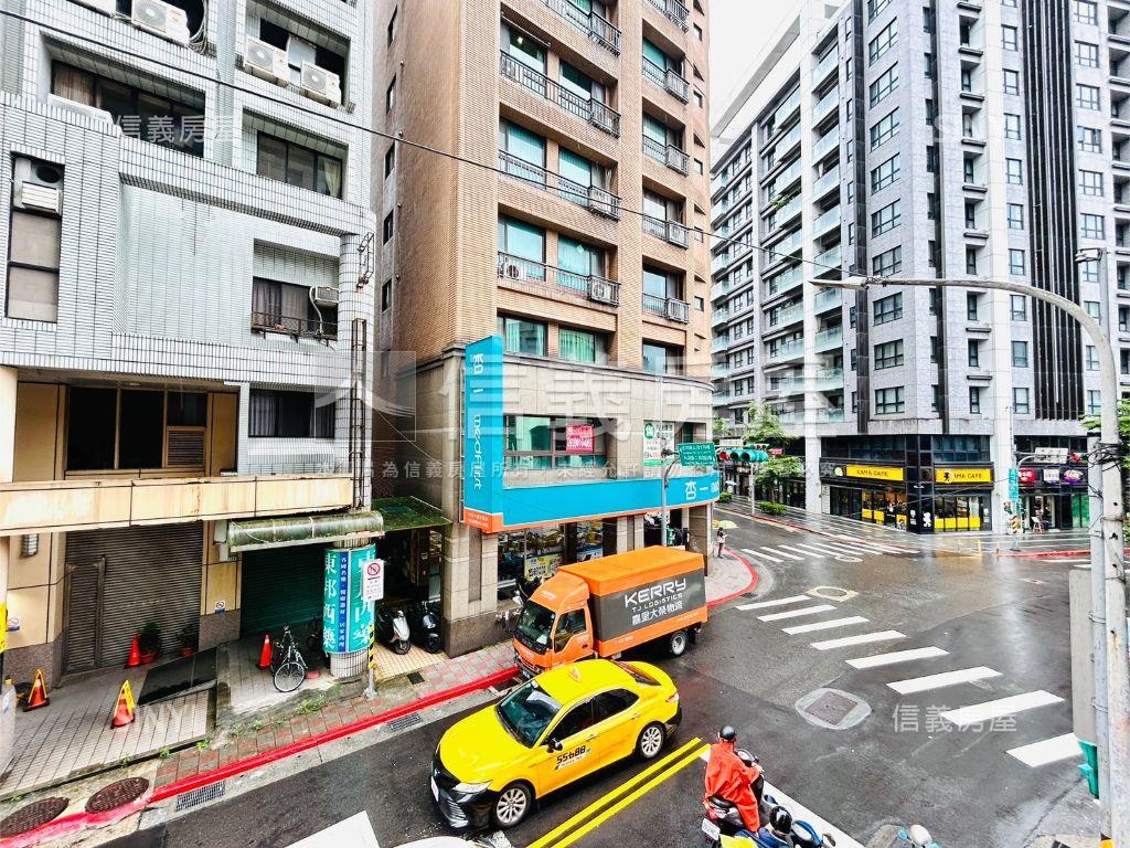 內湖捷運嶄新聚寶盆大店面房屋室內格局與周邊環境