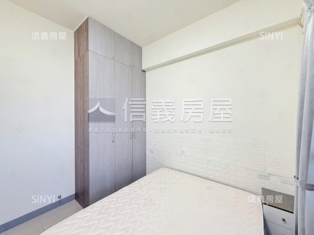 小港屋齡約５年採光２房房屋室內格局與周邊環境