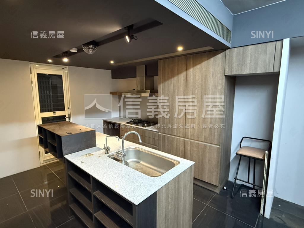 豪宅旁透天金店辦房屋室內格局與周邊環境