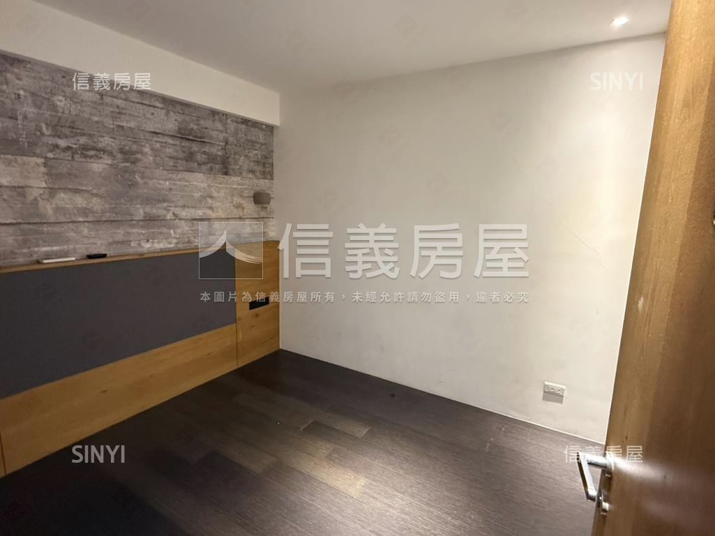 豪宅旁透天金店辦房屋室內格局與周邊環境