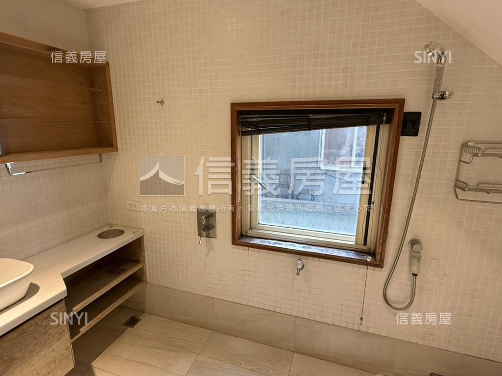 豪宅旁透天金店辦房屋室內格局與周邊環境