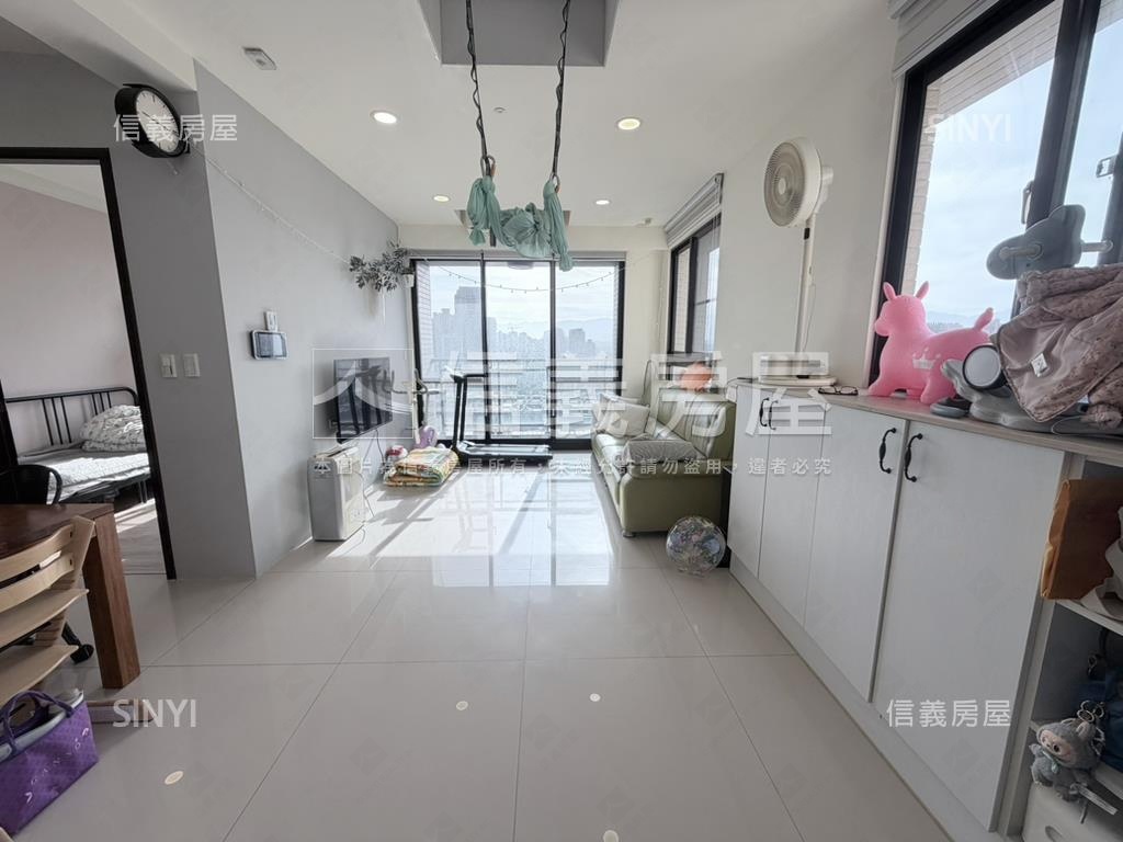 晴川悅河次頂樓採光戶房屋室內格局與周邊環境