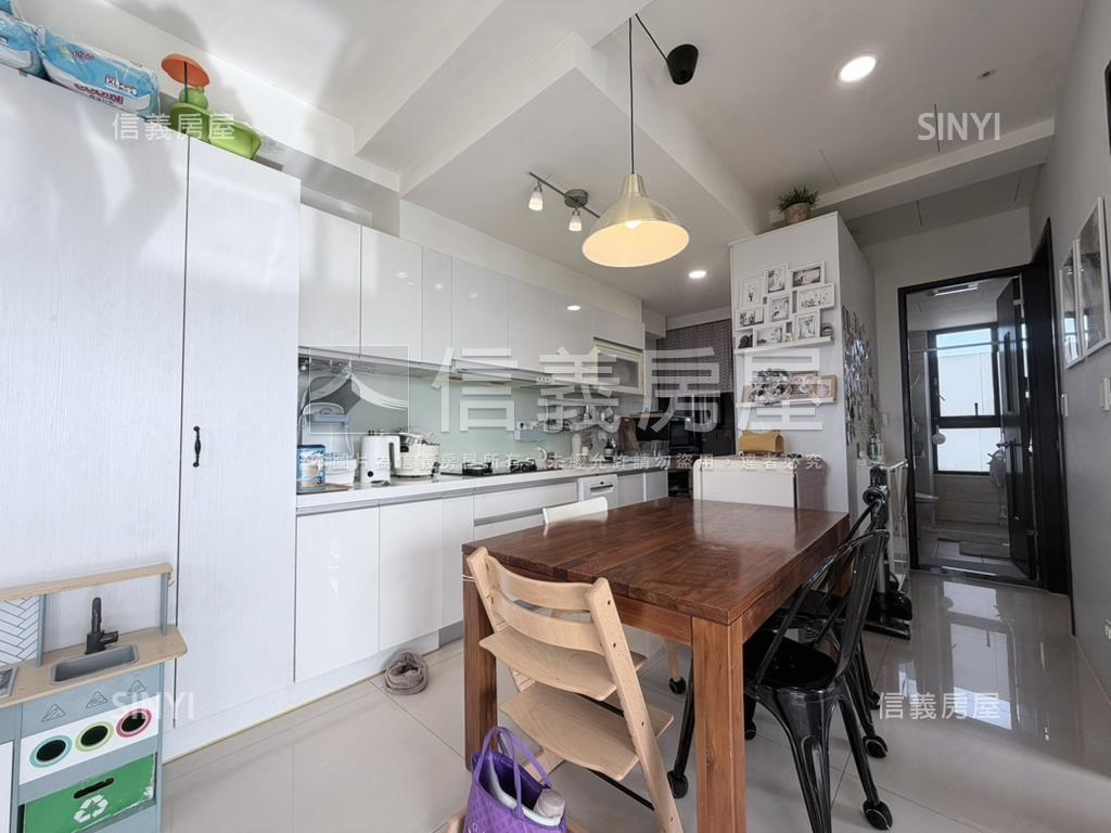 晴川悅河次頂樓採光戶房屋室內格局與周邊環境