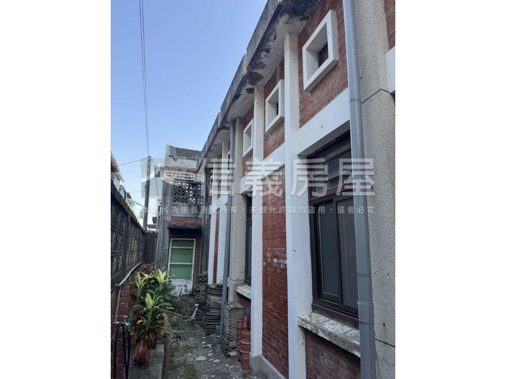 星鑽面寬約１９６坪角窗地房屋室內格局與周邊環境