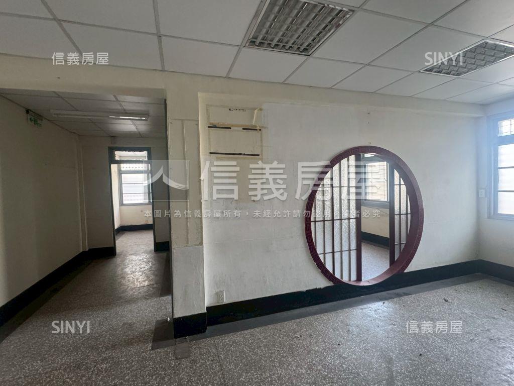 星鑽面寬約１９６坪角窗地房屋室內格局與周邊環境