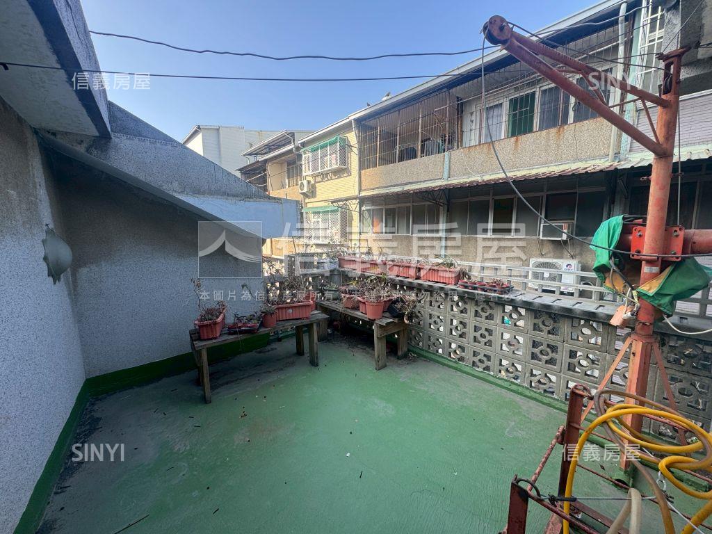 星鑽面寬約１９６坪角窗地房屋室內格局與周邊環境