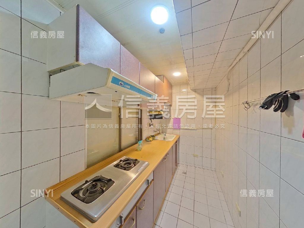 新莊低總價四房車位房屋室內格局與周邊環境