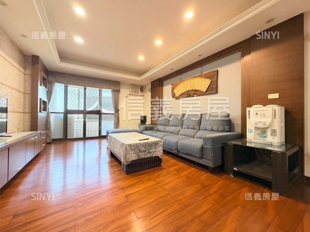 近衛武營中高樓美三房平車房屋室內格局與周邊環境