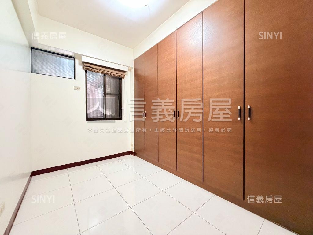 近衛武營中高樓美三房平車房屋室內格局與周邊環境